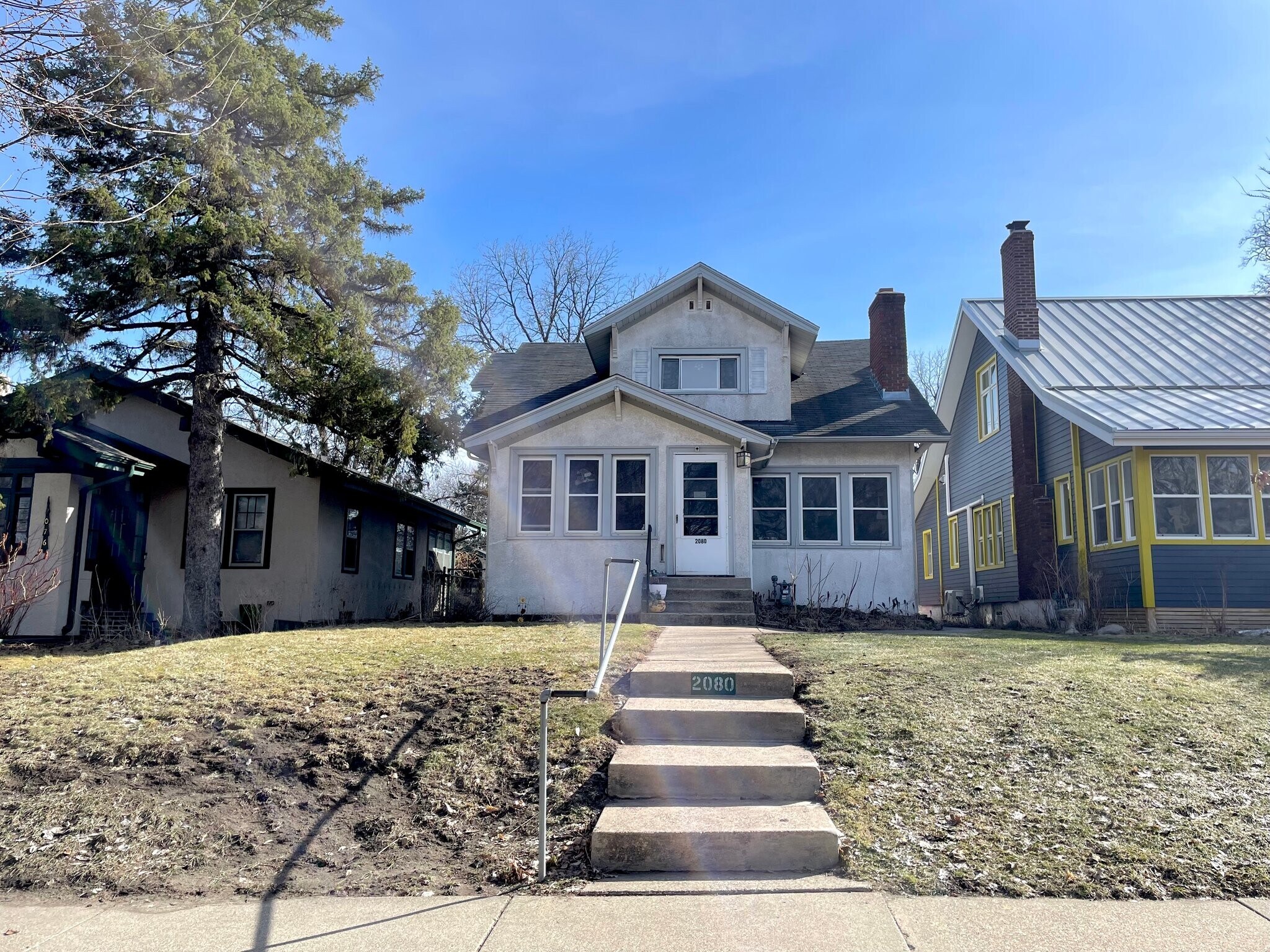 Building Photo - 2080 Roblyn Ave