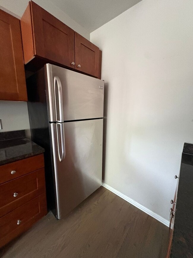 Building Photo - Beautifully Updated Townhouse – Prime Location!