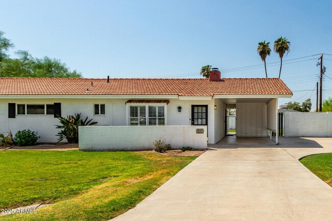 Building Photo - 6925 E Rancho Vista Dr