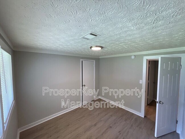 Building Photo - 7613 Suwannee Ct