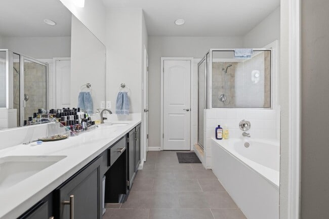 Building Photo - 2607 Sky Dale Dr