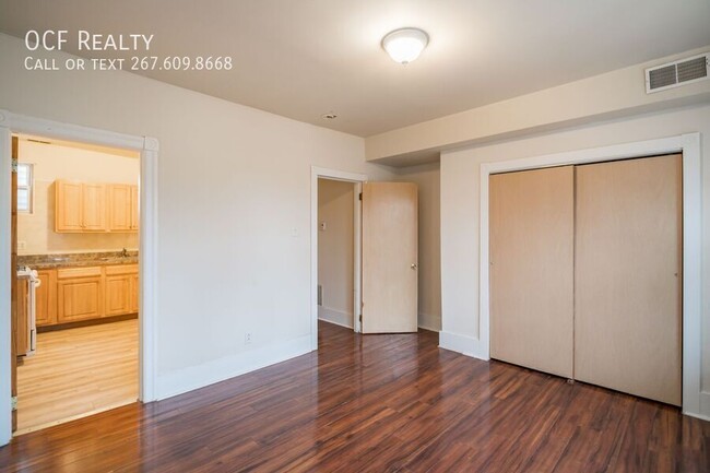 Building Photo - Spacious 1 Bed University City Apartment