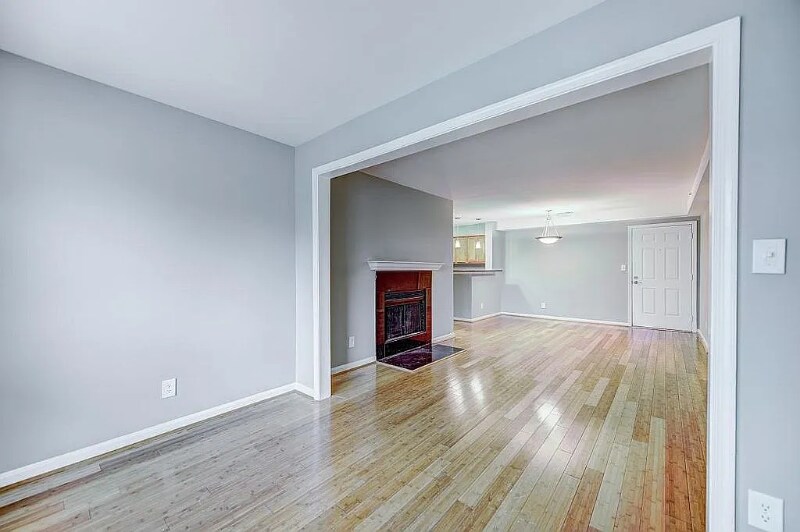 Building Photo - 3176 Summit Square Dr