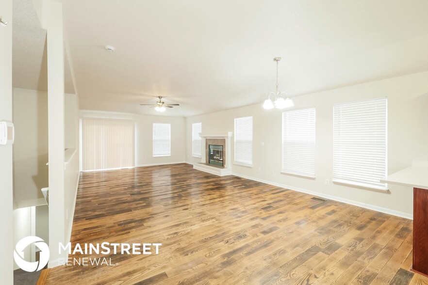 Building Photo - 15785 Meadow Ct