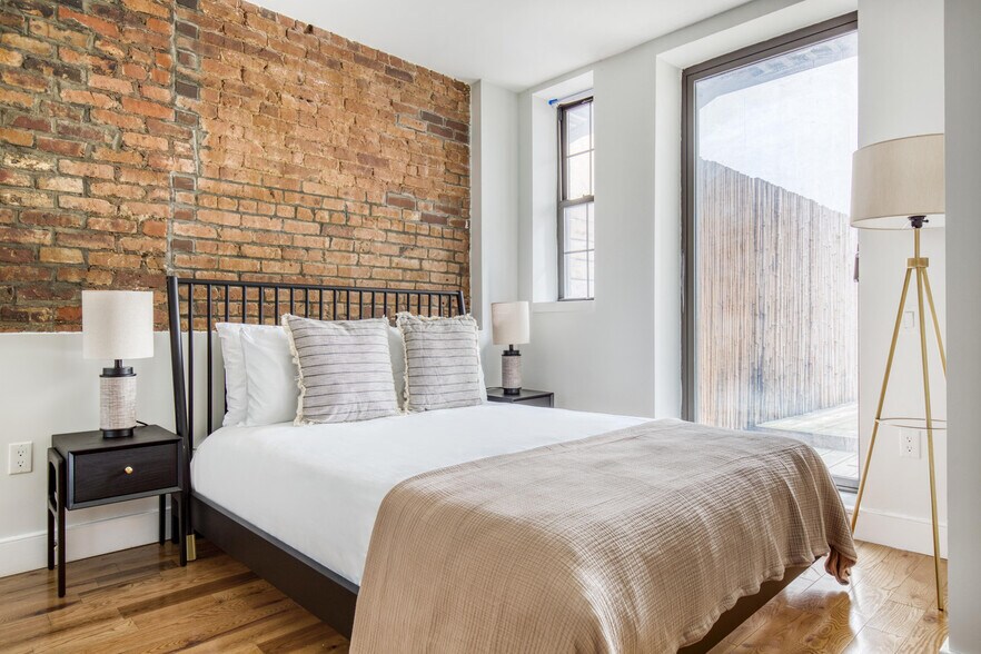 Building Photo - 72 Willoughby St