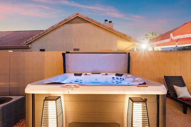 Building Photo - 7157 W Windrose Dr