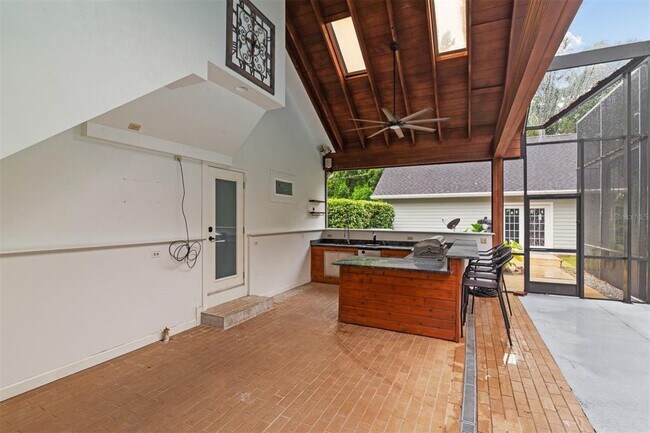 Building Photo - 2506 SW 9th Dr