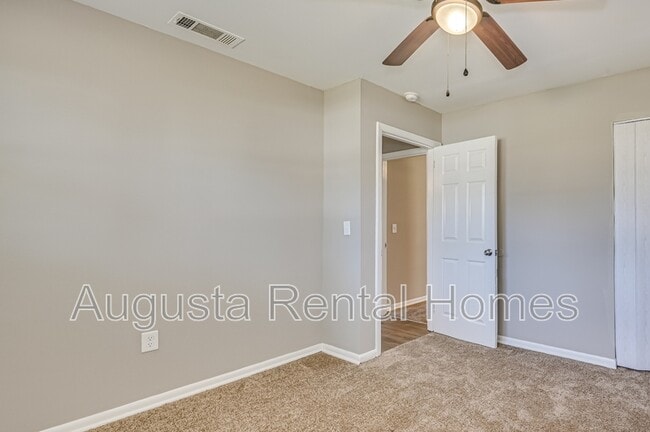 Building Photo - 128 E Hall St