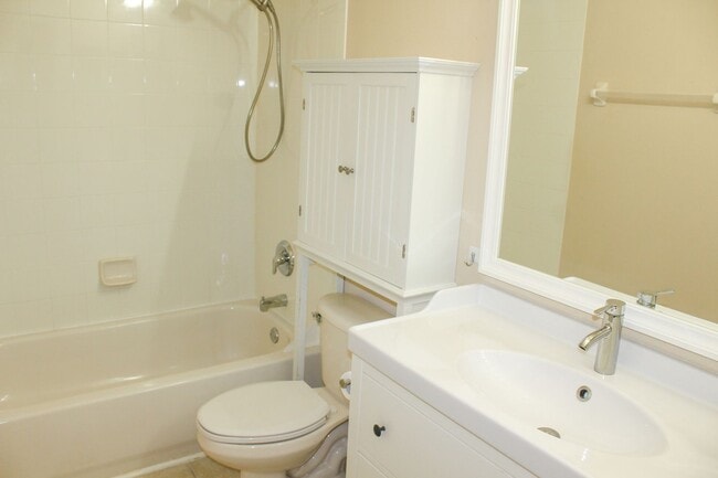 Building Photo - WATER & ELECTRICITY-INCLUDED IN RENT! MOVE IN END OF AUGUST! FANTASTIC 3x2.5 WITH 2 CAR GARAGE!!