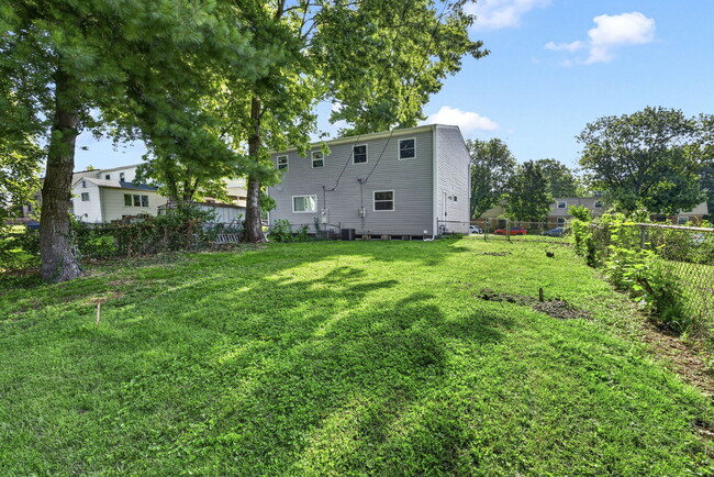 Building Photo - 2209 Campus Dr