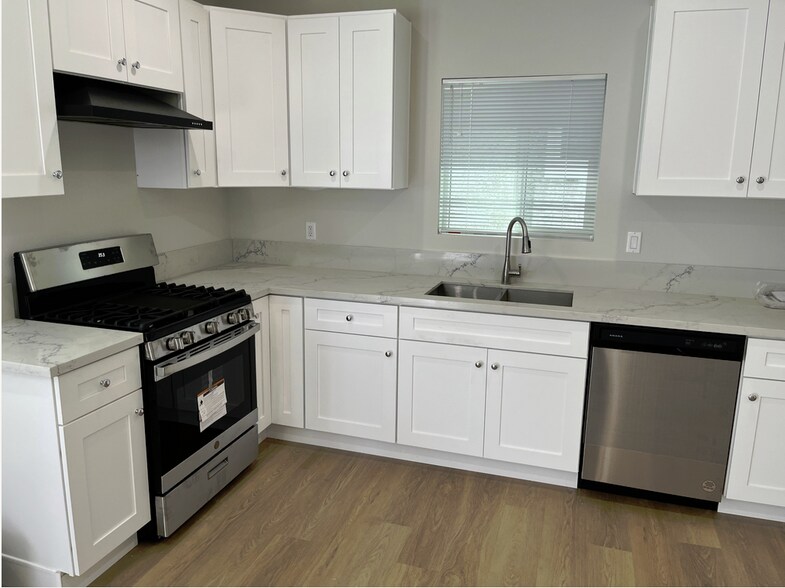 Building Photo - 120 N Lomita St