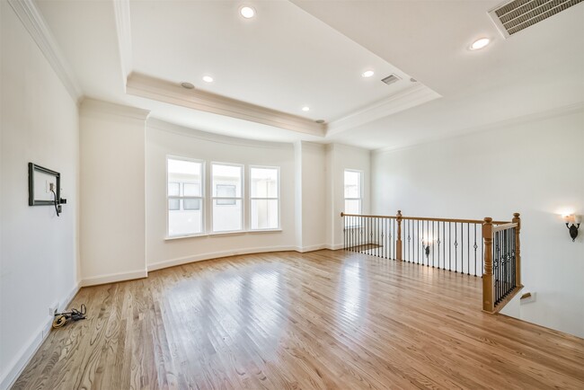 Building Photo - 312 Grove St