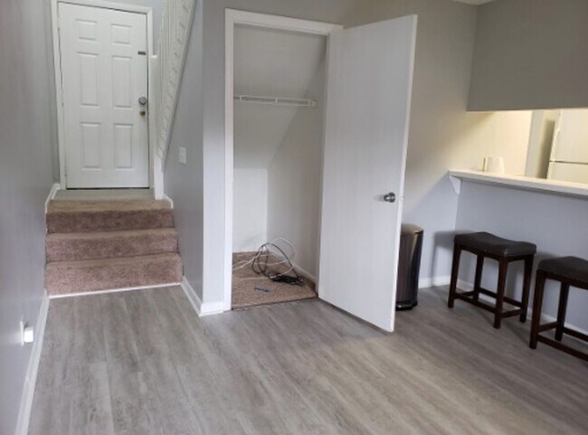 Building Photo - Move-In Ready 2 bedroom with attached Gara...