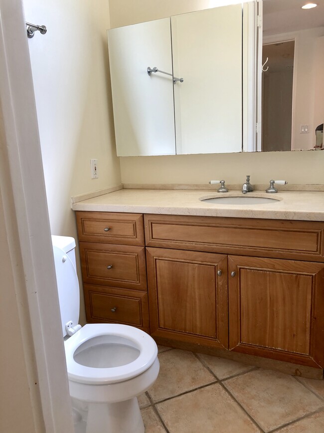 Building Photo - 813 15th St