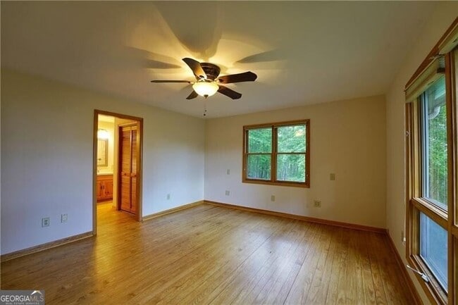 Building Photo - 127 Columbine Dr
