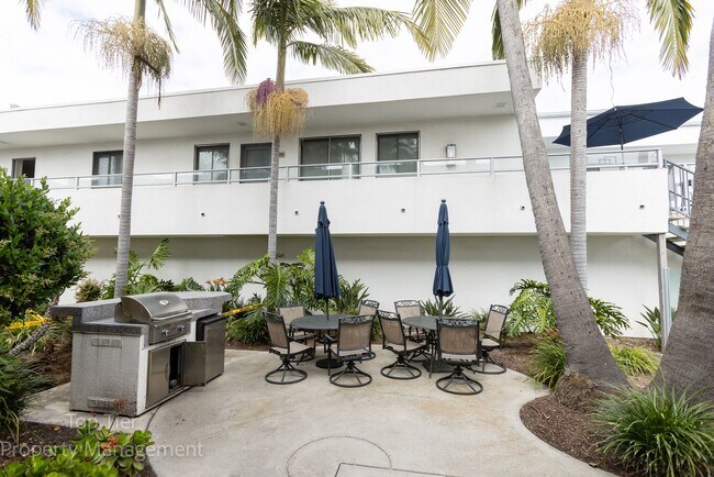 Building Photo - 2-bed, 2-bath 972sqft condo, walking distance to beach in Carlsbad Village, literally one block o...