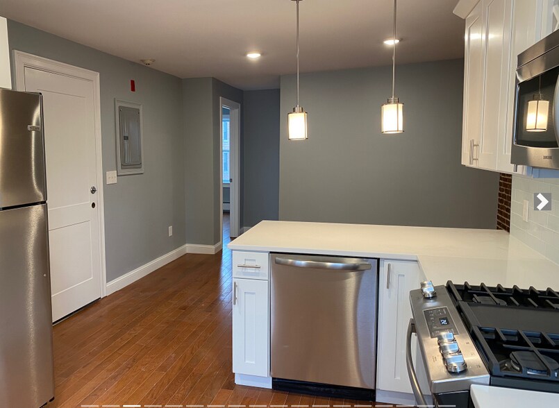 Building Photo - 16 Chelsea St