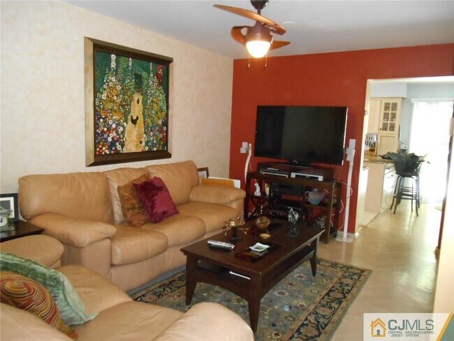 Building Photo - 62 Buttonwood Dr