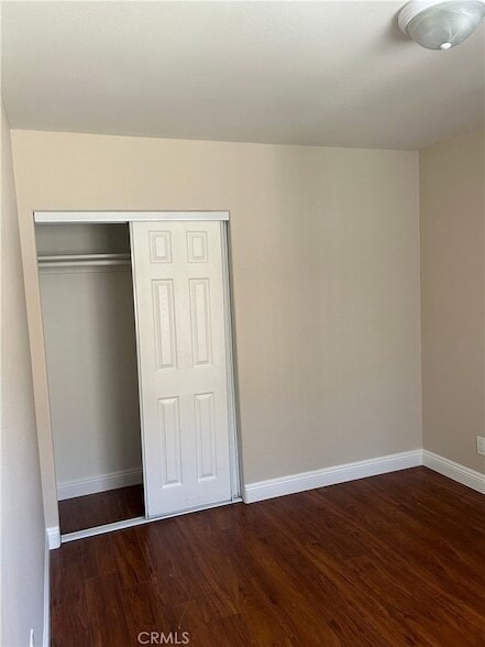 Building Photo - 626 W 59th Pl