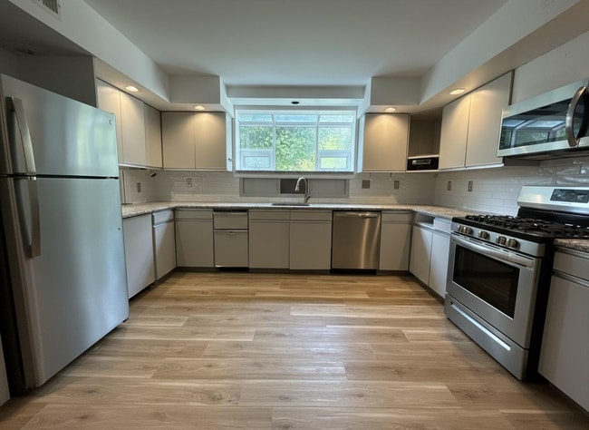 Building Photo - 1225 Rock Creek Rd