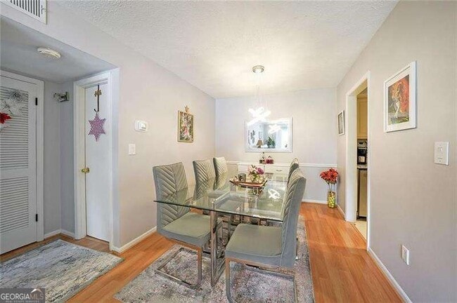 Building Photo - 6851 Roswell Rd