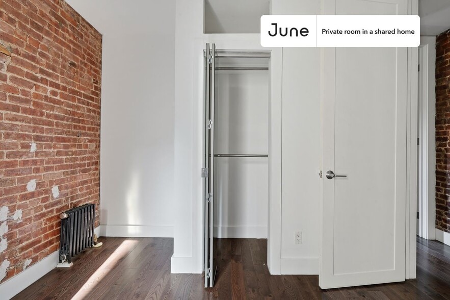 Building Photo - Room in Shared 4 bed/2 bath home