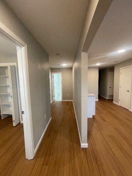 Building Photo - 315 N Merrill Ave