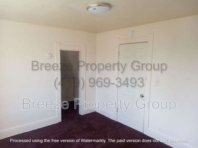 Building Photo - 244 Knower St