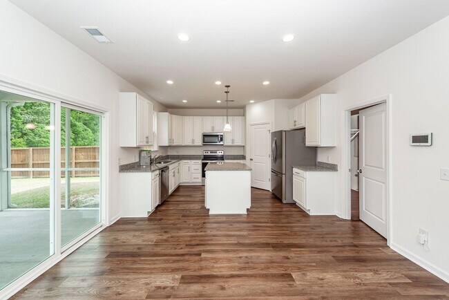 Building Photo - 3 Bedroom, 2.5 Bathroom Home in Hunters Bend - Ladson