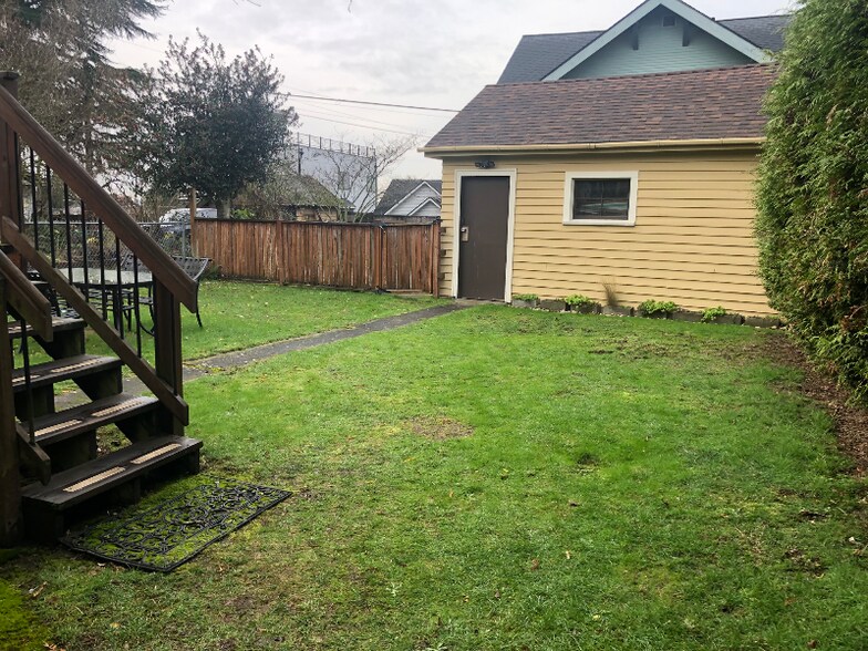 Building Photo - 3007 16th Ave S