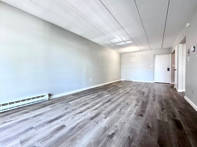 Building Photo - 60 Pleasant St