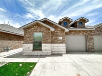 Building Photo - 3-Bedroom Duplex in Frenship ISD!