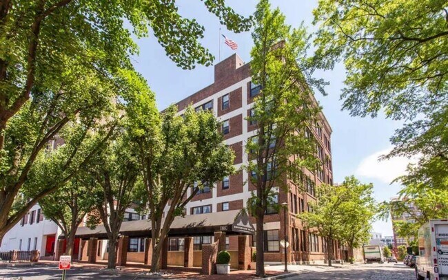 Building Photo - Luxurious 1-Bed/1-Bath Condo At Bridgeview Place! Available January 2026!