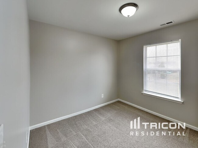 Building Photo - 106 Newport Dr