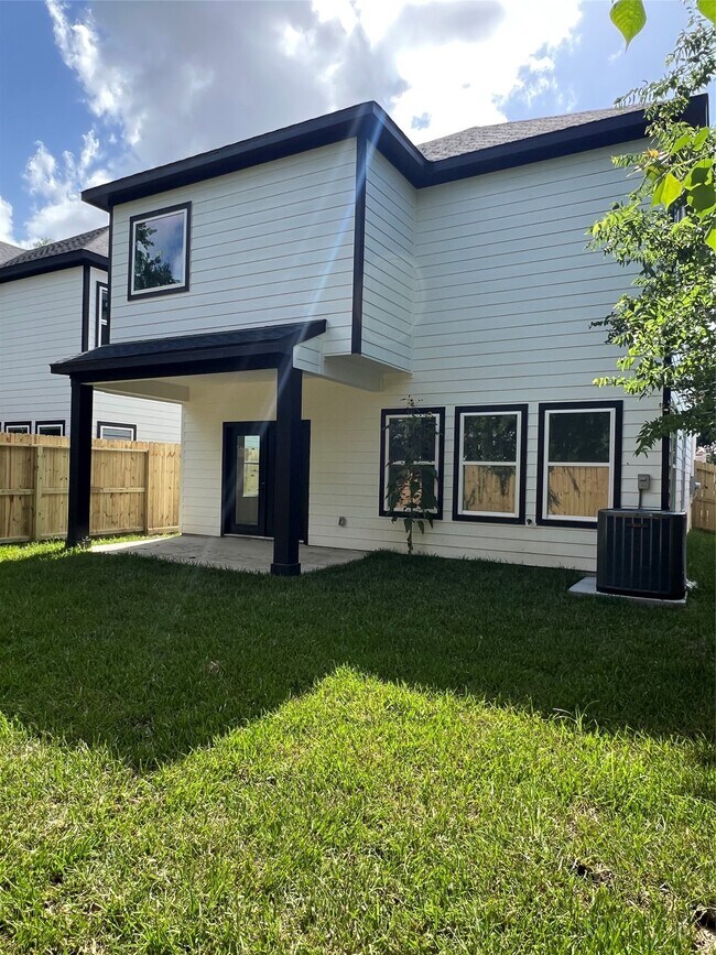 Building Photo - 7107 Foster St