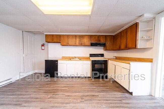 Building Photo - 212 N 2nd St