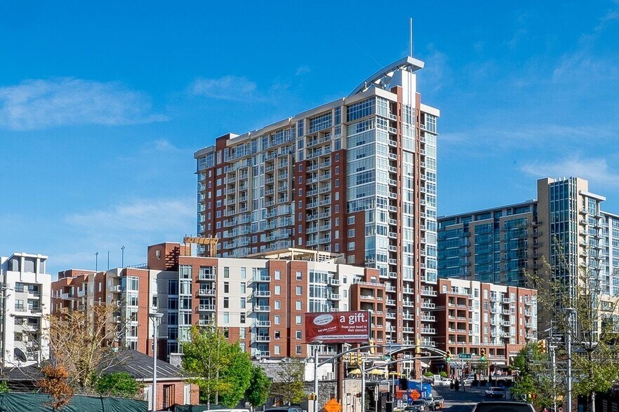 Building Photo - 600 12th Ave S