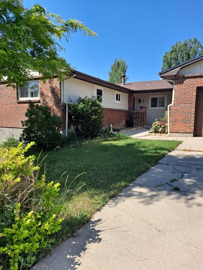 Primary Photo - ALL PROSPECTIVE TENANTS MUST SUBMIT A $58 ...