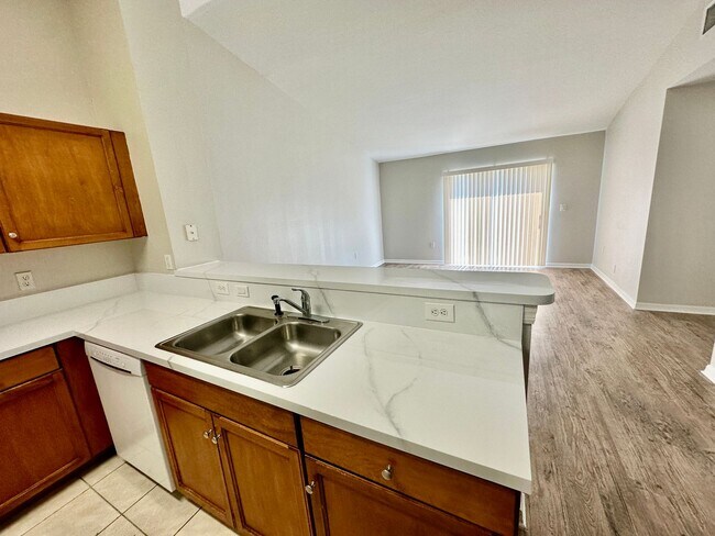 Building Photo - Spacious 3 Bedroom Duplex in Lehigh Acres