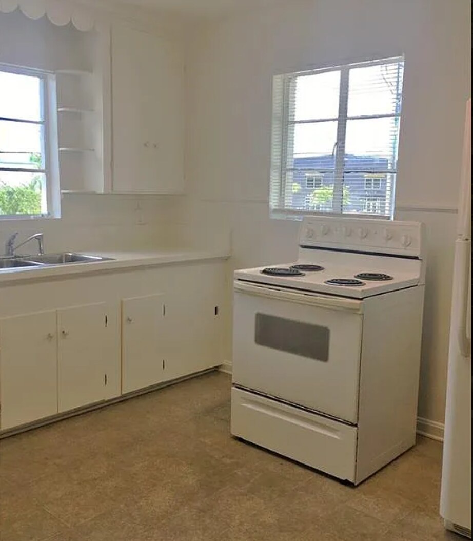 Kitchen - 138 W 51st St