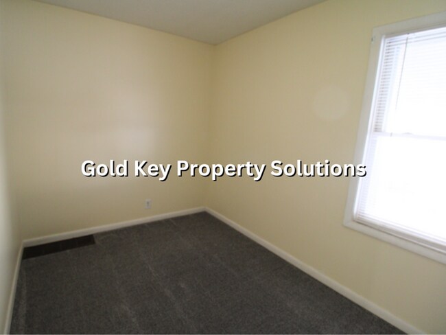 Building Photo - MUNCIE 3 BR 1 BA House with Carport and Large Yard (SECTION 8 APPROVED)