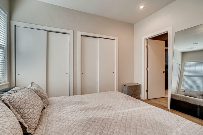 Building Photo - 534 S Lincoln St