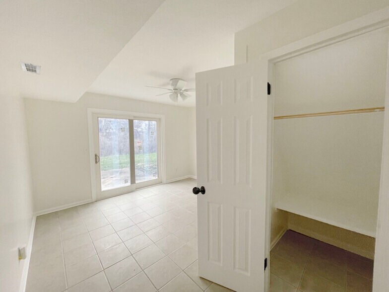 Building Photo - 7104 Orchard Ct