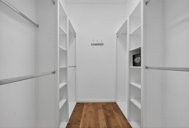 Building Photo - 121 Savona Dr
