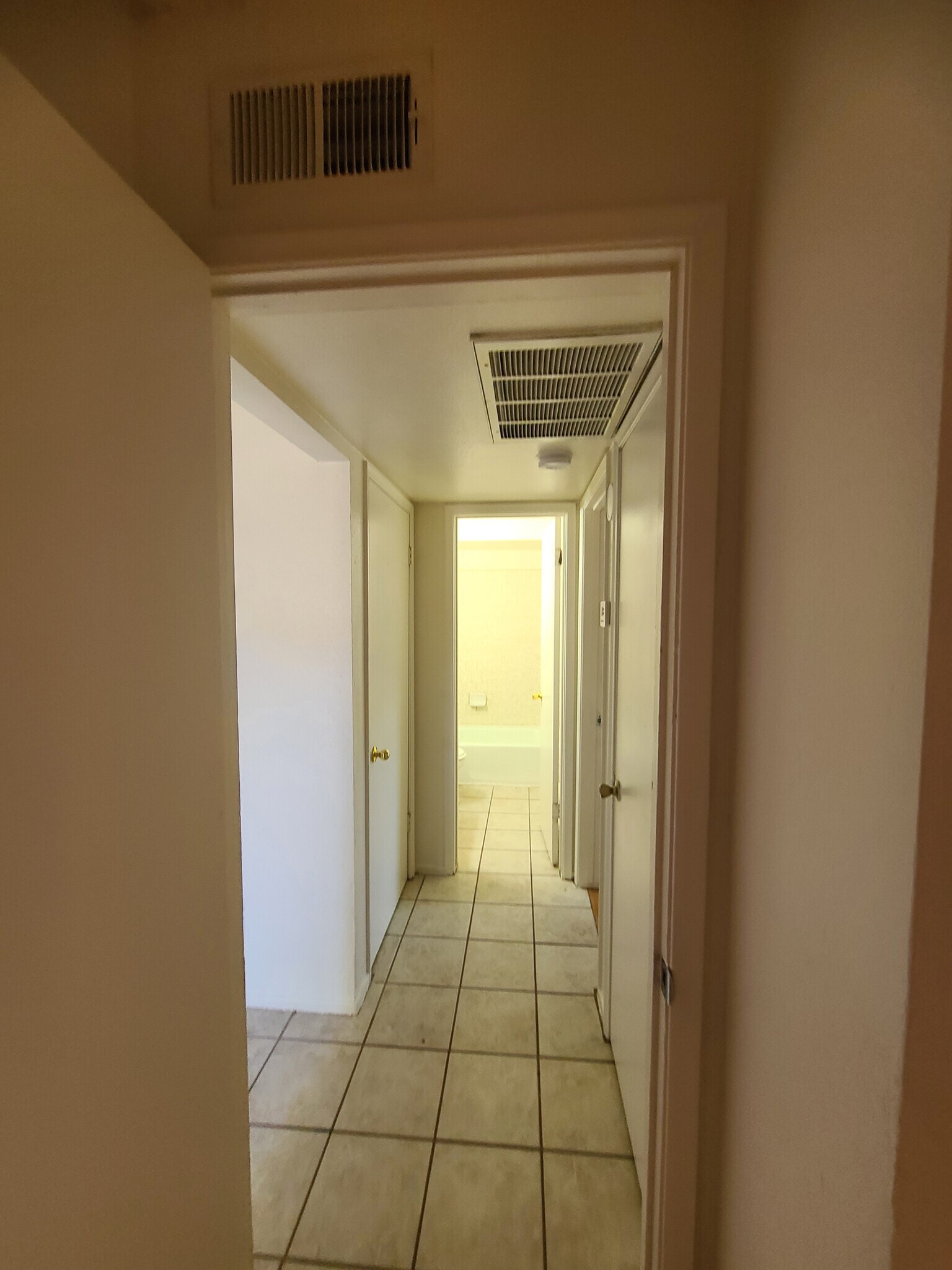 Building Photo - 1420 N Evergreen St