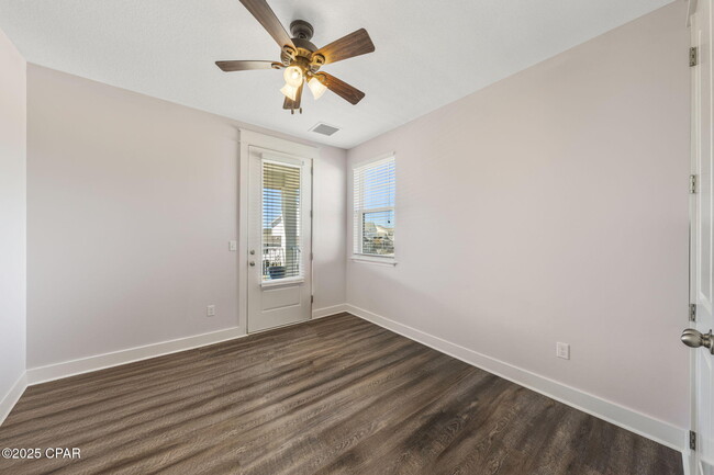 Building Photo - 3216 Veranda Ave