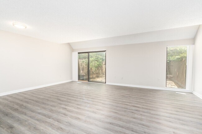 Building Photo - 2218 Clove Terrace