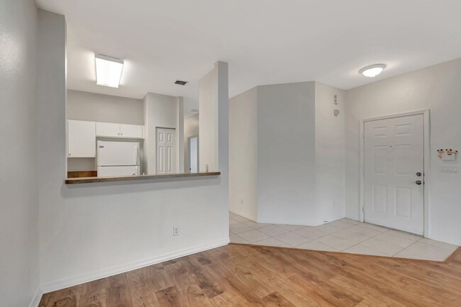 Building Photo - 3070 Grandiflora Dr