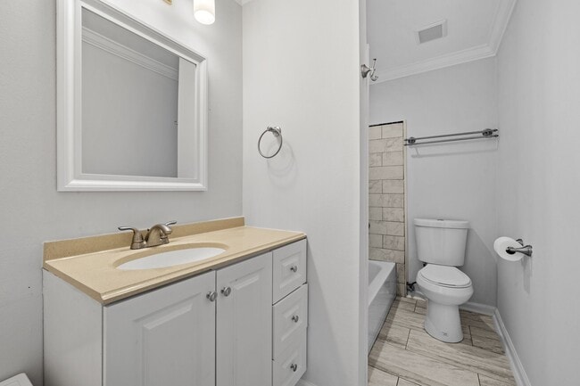 Building Photo - 9009 Richmond Ave.