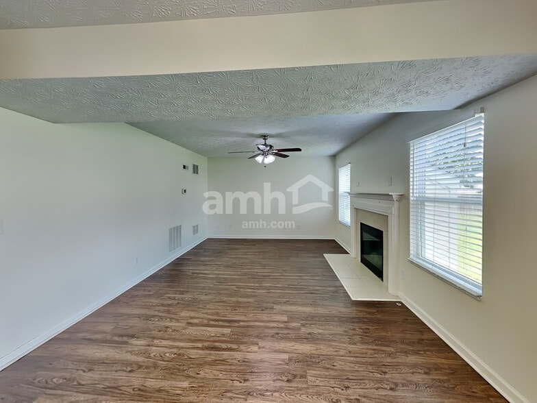 Building Photo - 1521 McKinney Ln